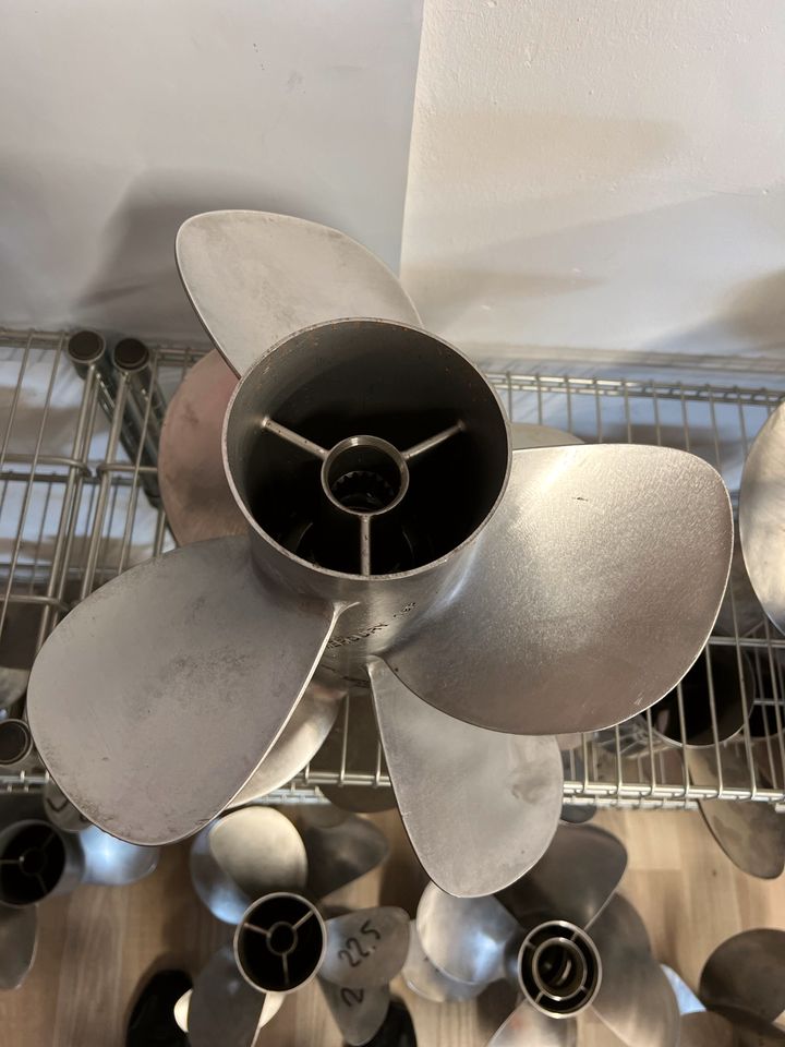 Mercruiser Bravo 3 Propeller 19P